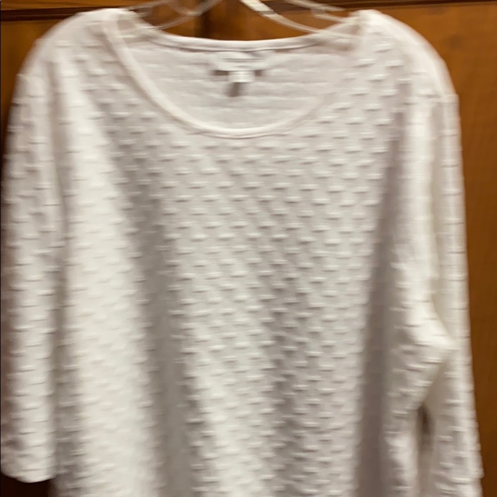 Woman’s white tunic